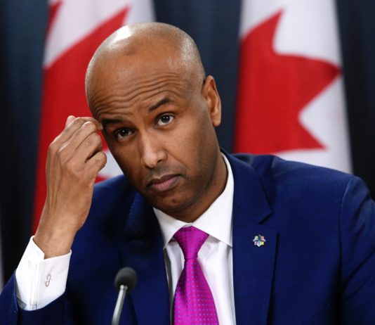 قرر أحمد حسين وزير الهجرة الكندي استقبال 350,000 مهاجر جديد في كندا سنة 2021 وزير الهجرة الكندي, أحمد حسين, اختبار اللغة للهجرة الى كندا, شروط الهجرة الى كندا للمغاربة, الهجرة الى كندا من مصر, الهجرة الى كندا للجزائريين, الهجرة الى كندا لليمنيين, الهجرة الى كندا من السعودية, الهجرة الى كندا 2019 للجزائريين, شروط الهجرة الى كندا 2019, دائرة الجنسية والهجرة الكندية, canadian immigration, cabinet minister of immigration, ahmed hussen canada, immigration mp, hussen ircc, citizenship immigration and multiculturalism minister, ahmed d canada, minister ahmad,